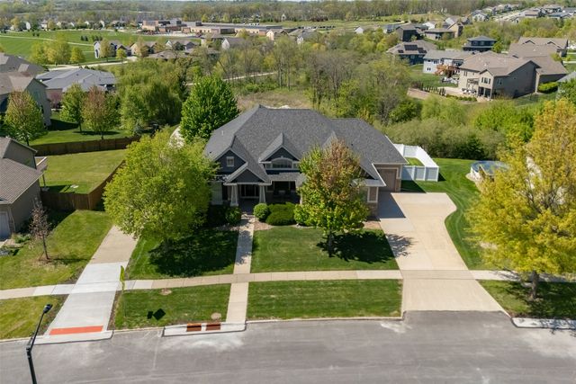 9257 Sugar Creek Drive, West Des Moines, IA 50266