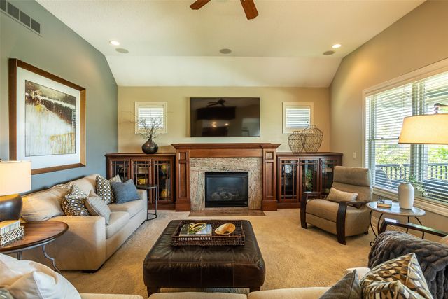 9257 Sugar Creek Drive, West Des Moines, IA 50266