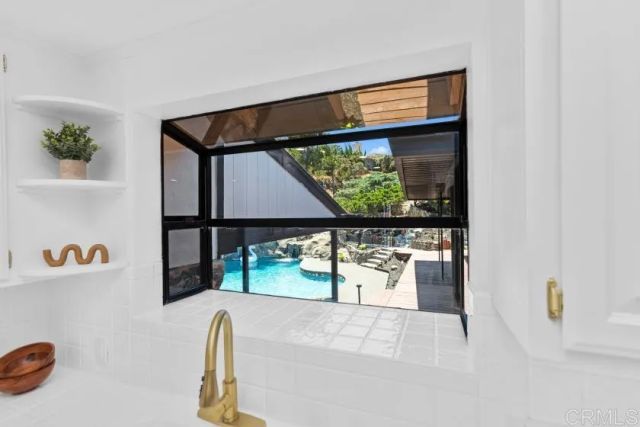 667 Crescent Lane, Vista, CA 92084