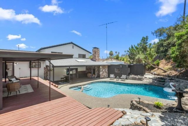 667 Crescent Lane, Vista, CA 92084