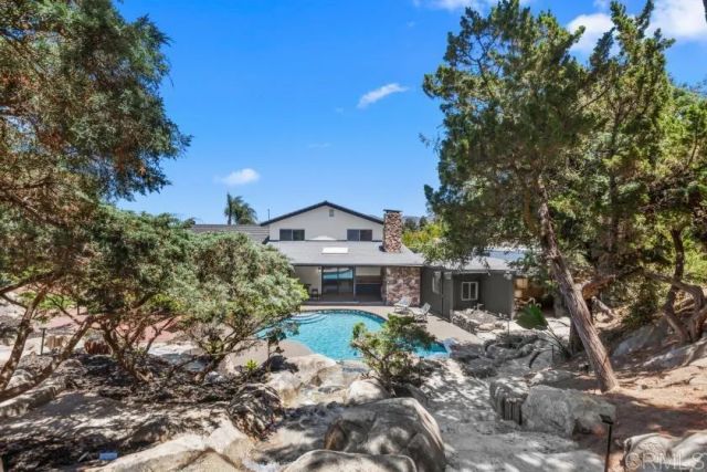667 Crescent Lane, Vista, CA 92084
