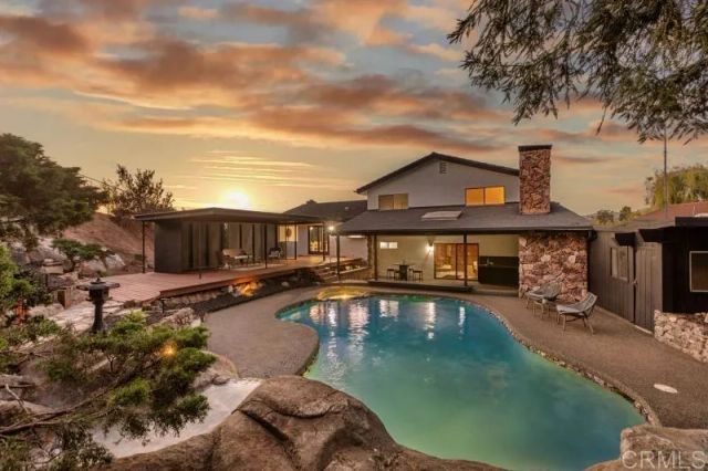 667 Crescent Lane, Vista, CA 92084