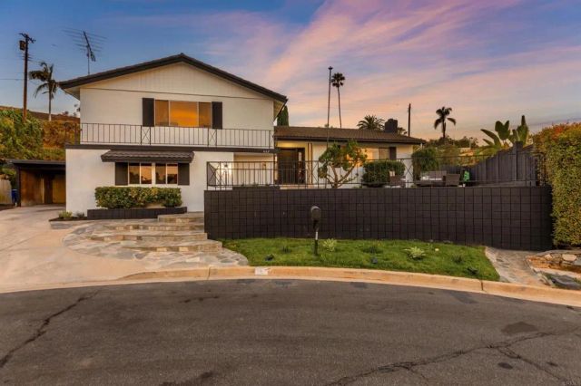 667 Crescent Lane, Vista, CA 92084