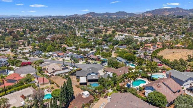 667 Crescent Lane, Vista, CA 92084