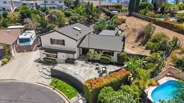 667 Crescent Lane, Vista, CA 92084