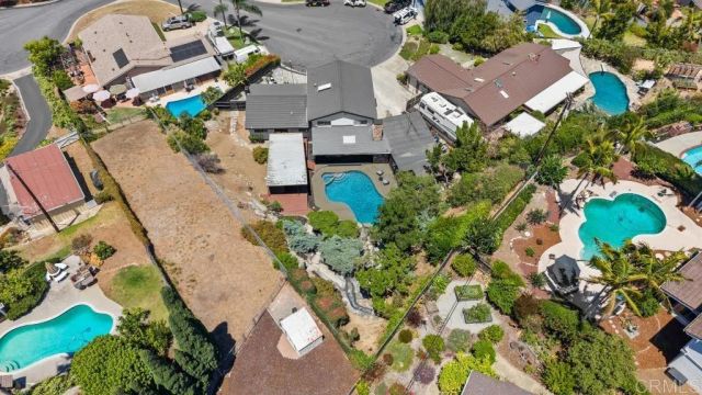 667 Crescent Lane, Vista, CA 92084
