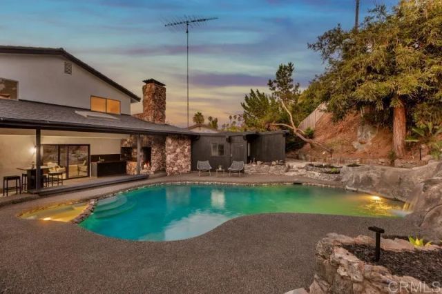 667 Crescent Lane, Vista, CA 92084