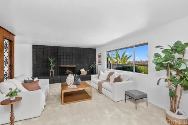 667 Crescent Lane, Vista, CA 92084