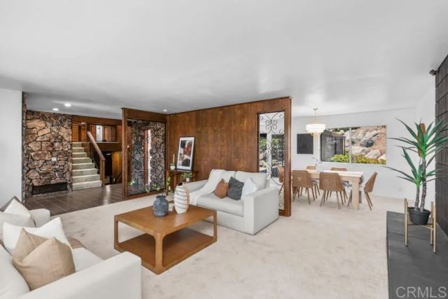 667 Crescent Lane, Vista, CA 92084