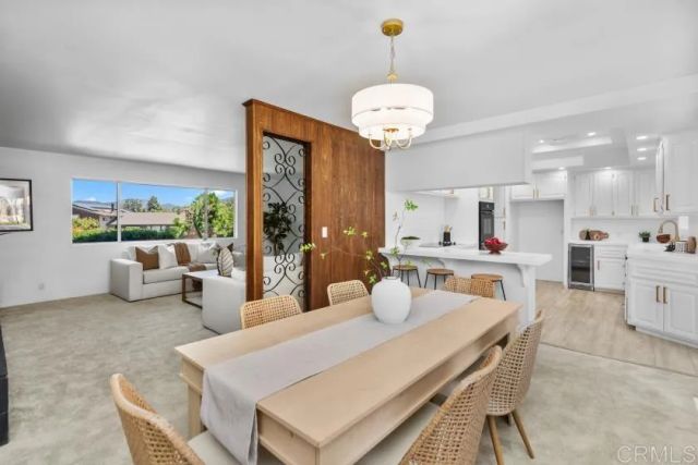 667 Crescent Lane, Vista, CA 92084