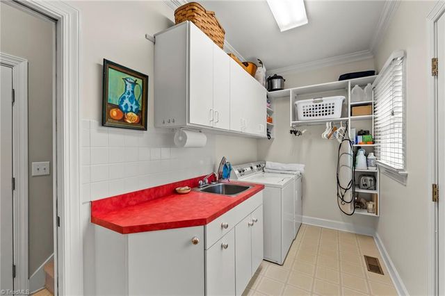 1457 Ridgemere Lane, Winston-salem, NC 27106