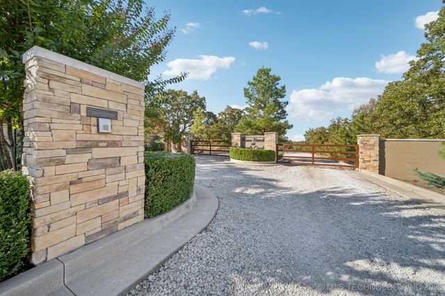 11319 Mary Knox Drive, Beggs, OK 74421
