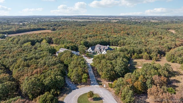 11319 Mary Knox Drive, Beggs, OK 74421