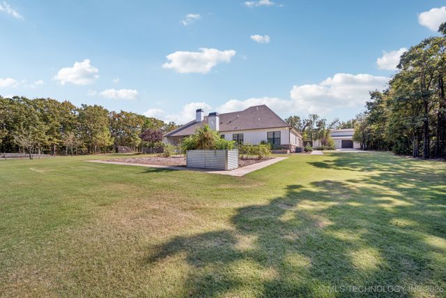 11319 Mary Knox Drive, Beggs, OK 74421