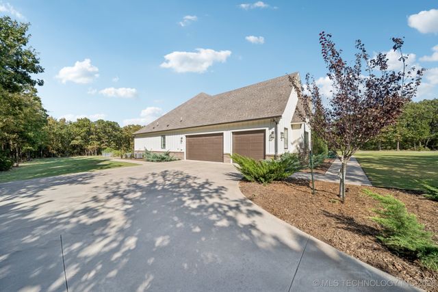 11319 Mary Knox Drive, Beggs, OK 74421