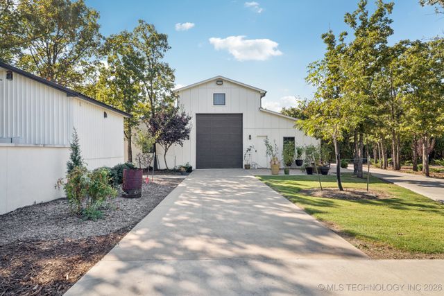 11319 Mary Knox Drive, Beggs, OK 74421