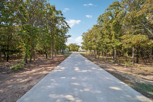 11319 Mary Knox Drive, Beggs, OK 74421