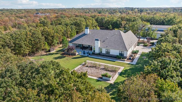 11319 Mary Knox Drive, Beggs, OK 74421