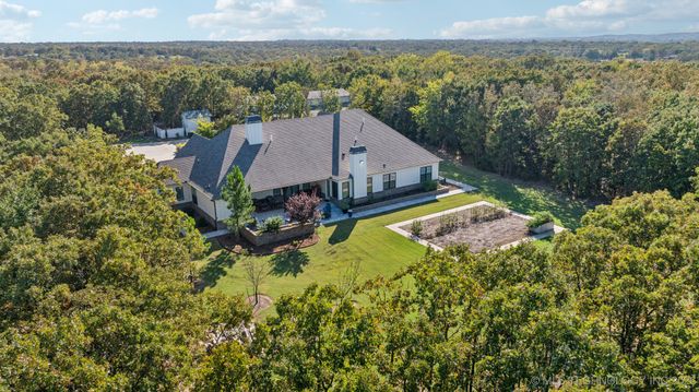 11319 Mary Knox Drive, Beggs, OK 74421