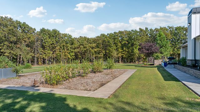 11319 Mary Knox Drive, Beggs, OK 74421