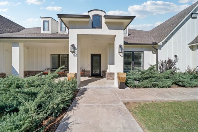 11319 Mary Knox Drive, Beggs, OK 74421