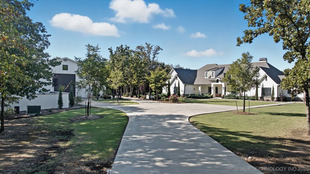 11319 Mary Knox Drive, Beggs, OK 74421