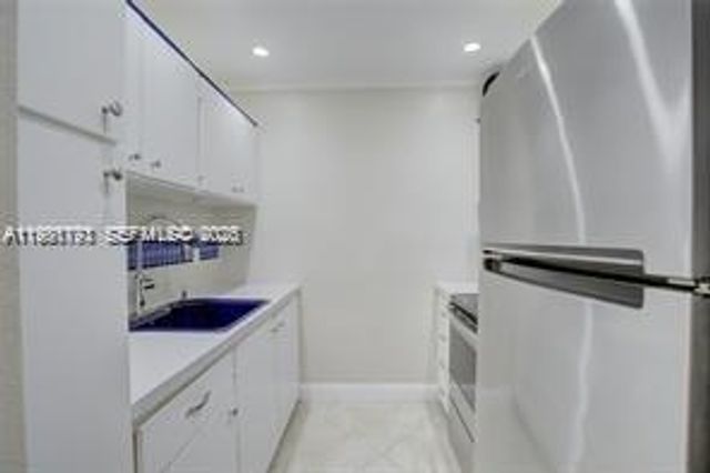 2020 NE 51st Ct 203, Fort Lauderdale, FL 33308