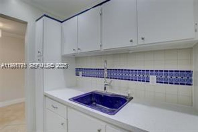 2020 NE 51st Ct 203, Fort Lauderdale, FL 33308