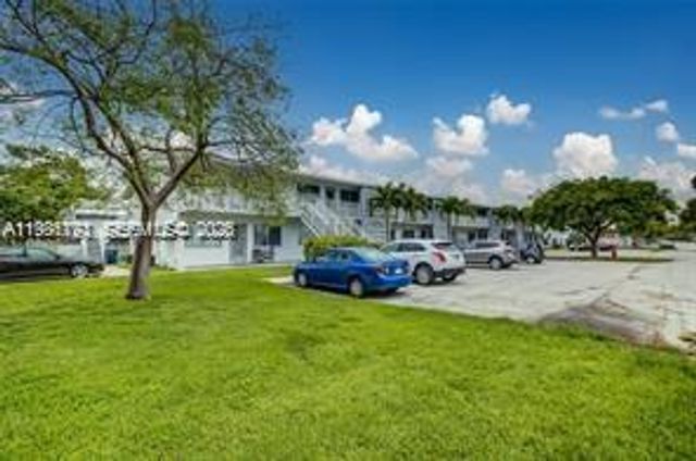 2020 NE 51st Ct 203, Fort Lauderdale, FL 33308