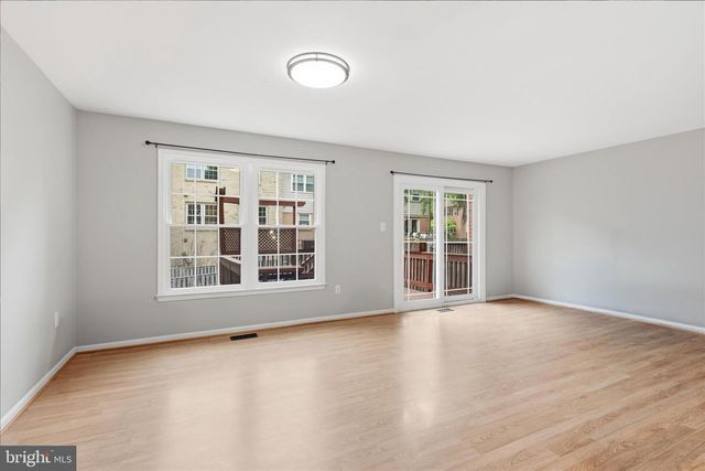 10256 FRIENDSHIP CT, Fairfax, VA 22032