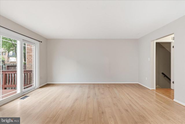 10256 FRIENDSHIP CT, Fairfax, VA 22032