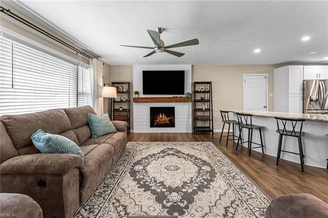 9 Terrace DR, Poquoson, VA 23662