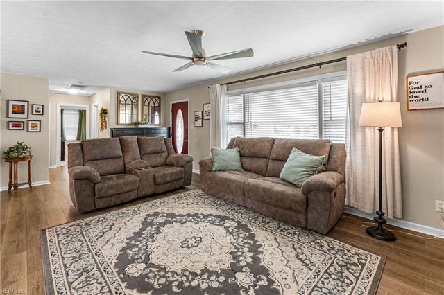 9 Terrace DR, Poquoson, VA 23662