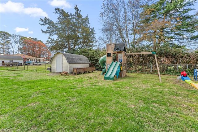 9 Terrace DR, Poquoson, VA 23662