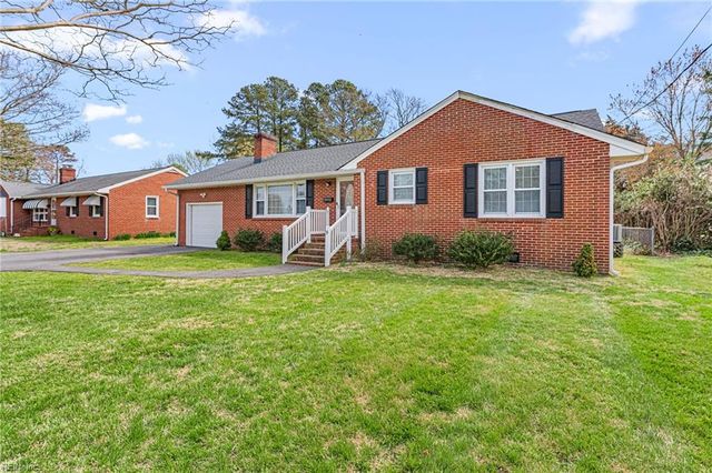 9 Terrace DR, Poquoson, VA 23662