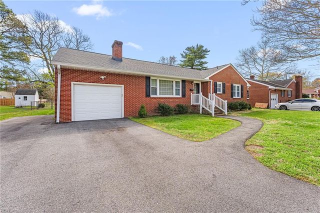 9 Terrace DR, Poquoson, VA 23662