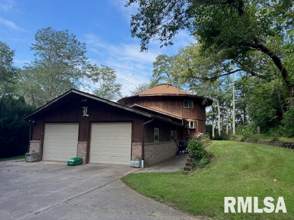 3114 ECLIPSE Street, Clinton, IA 52732