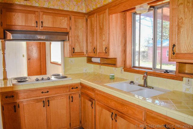 702 N 6th Street, Hugo, OK 74743