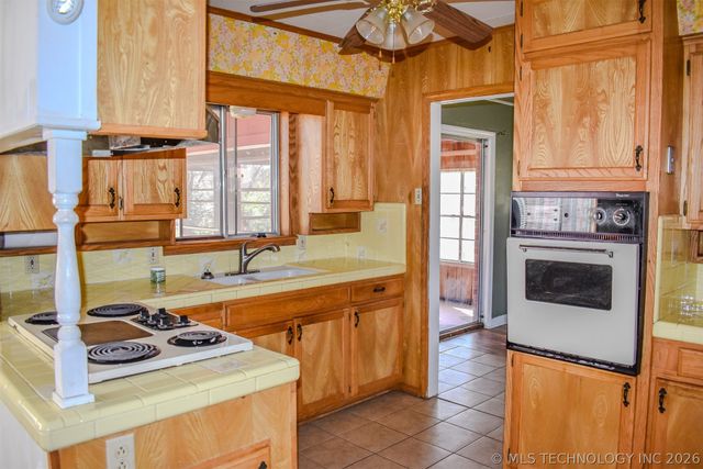 702 N 6th Street, Hugo, OK 74743