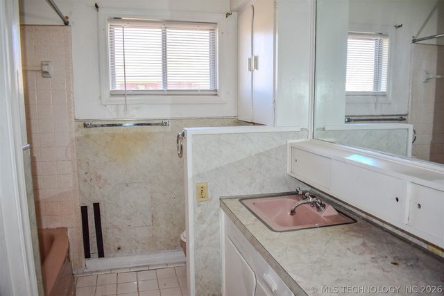 702 N 6th Street, Hugo, OK 74743