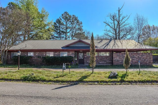 702 N 6th Street, Hugo, OK 74743