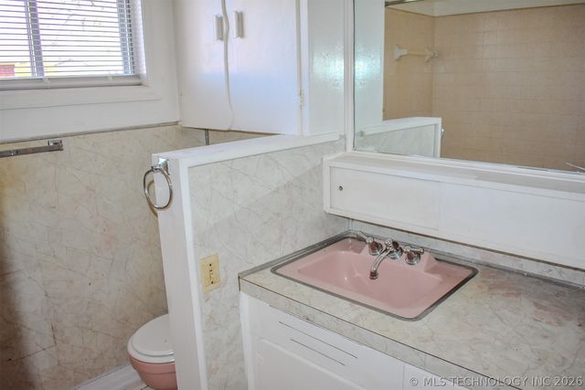 702 N 6th Street, Hugo, OK 74743