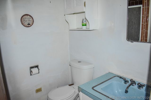 702 N 6th Street, Hugo, OK 74743