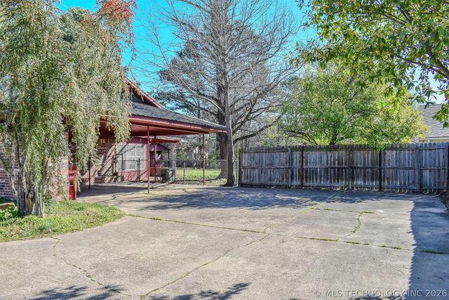 702 N 6th Street, Hugo, OK 74743