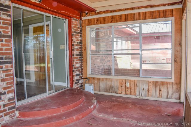 702 N 6th Street, Hugo, OK 74743