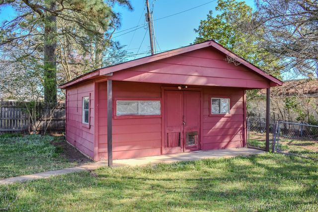 702 N 6th Street, Hugo, OK 74743