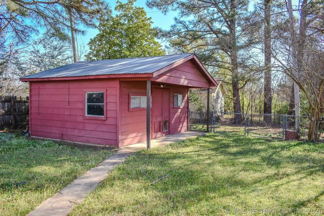 702 N 6th Street, Hugo, OK 74743