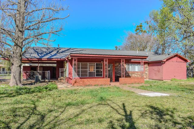 702 N 6th Street, Hugo, OK 74743