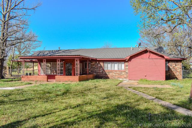 702 N 6th Street, Hugo, OK 74743