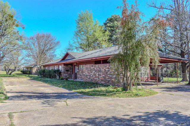 702 N 6th Street, Hugo, OK 74743
